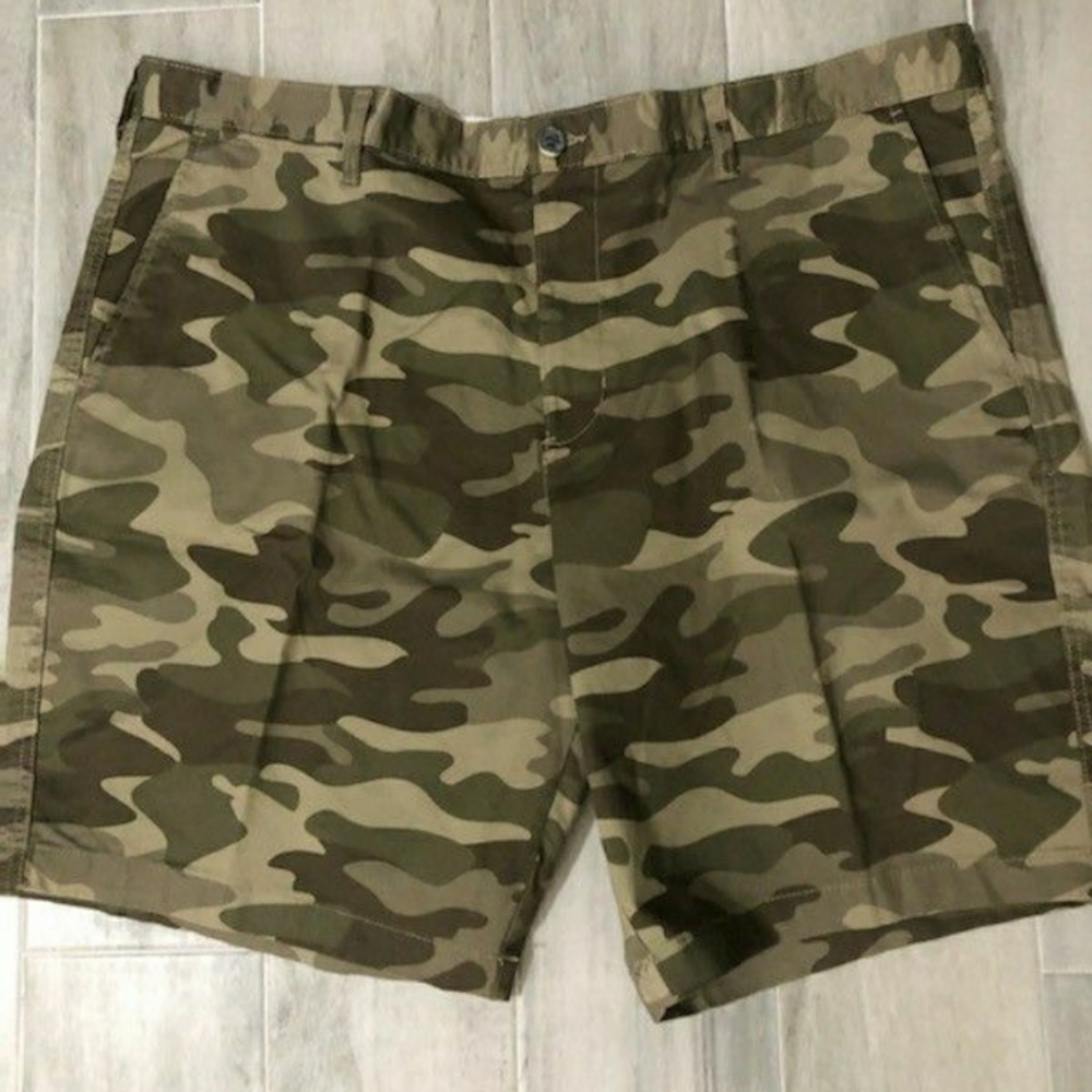 Camouflage Men's  10" Flat Front Shorts